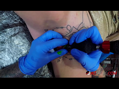 ❤️ E dashura jashtëzakonisht e bërë me tatuazhe, Sully Savage, bëri një tatuazh në klitorisin e saj ❤ Vetëm porno tek ne sq.porno24-7.ru