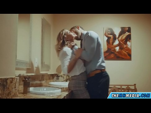 ❤️ Kur një bjonde me bukë ju josh në një banjë publike ❤ Vetëm porno tek ne sq.porno24-7.ru